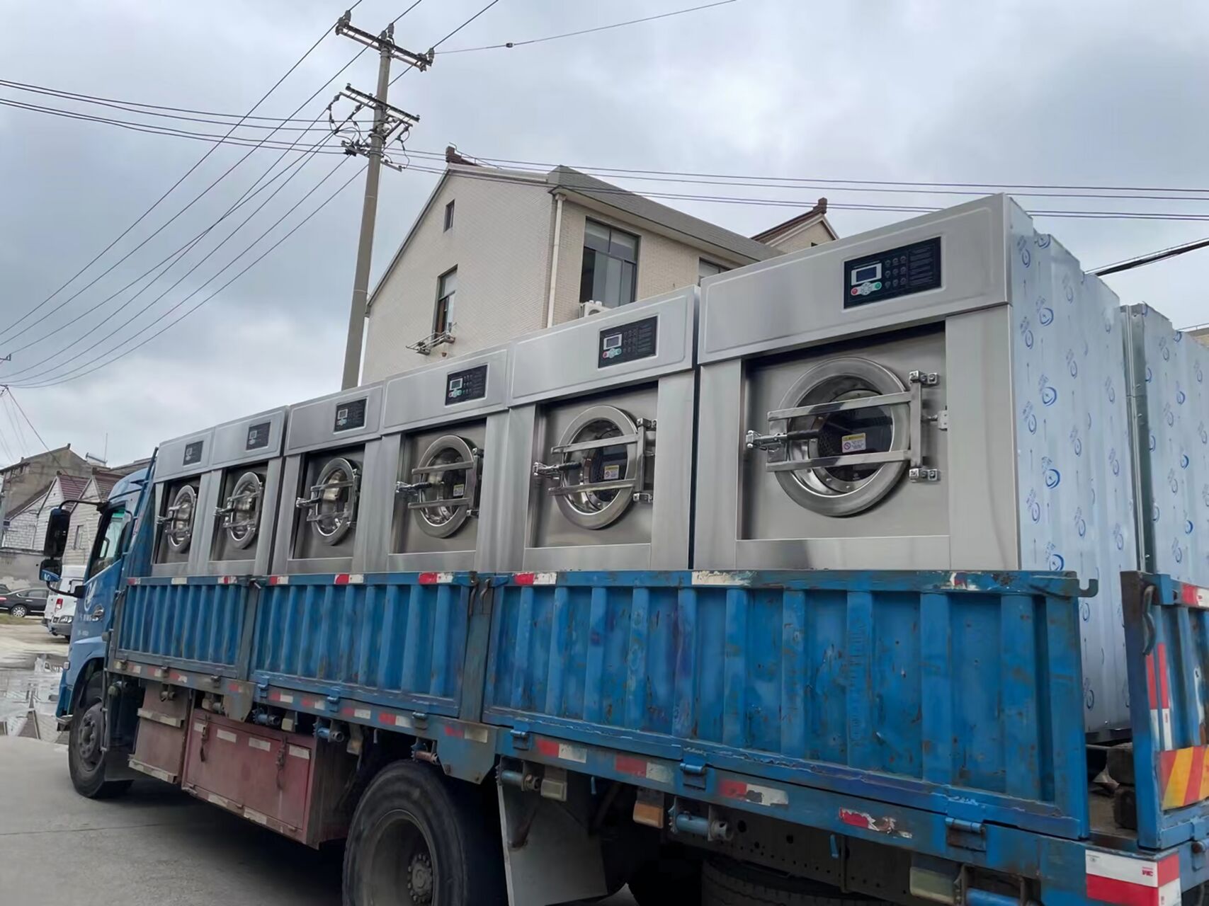 降低洗涤本钱，，，，从一台靠谱的工业洗衣机最先